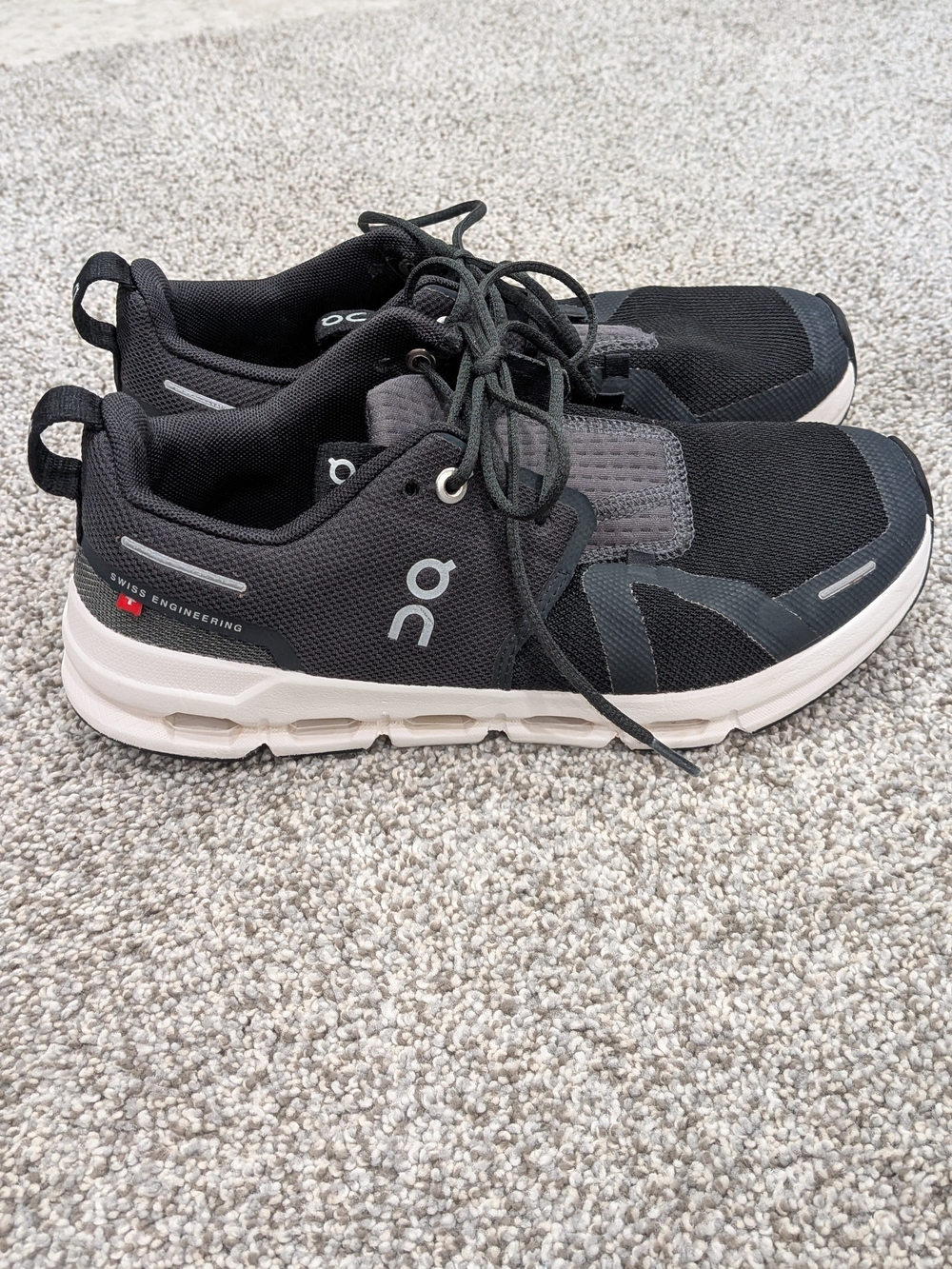 On Cloud Sky Running Black Athletic Low-Top Shoes Youth Size 4.5 Unisex